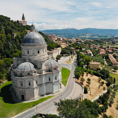 Discover the historic town of Todi – just eight minutes away by car