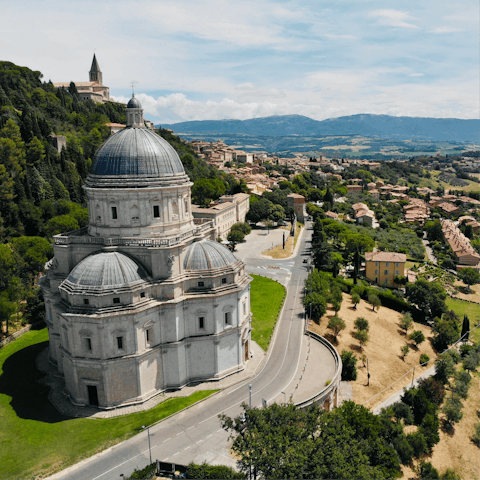Discover the historic town of Todi – just eight minutes away by car