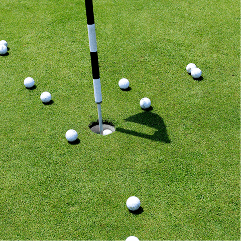 Take the seven-minute walk to Gullane Golf Course