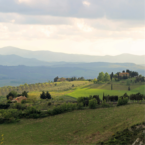 Explore the stunning Tuscan countryside