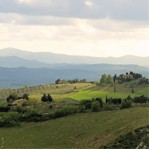 Explore the stunning Tuscan countryside