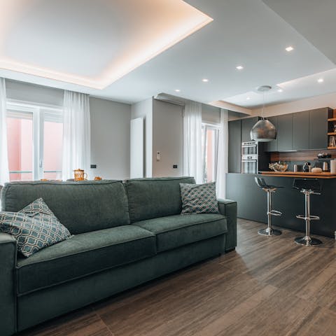 Dine out in Sorrento or whip up meals in the modern kitchen