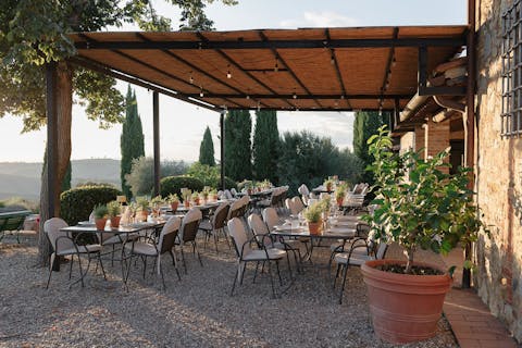 Come together for a lively alfresco breakfast