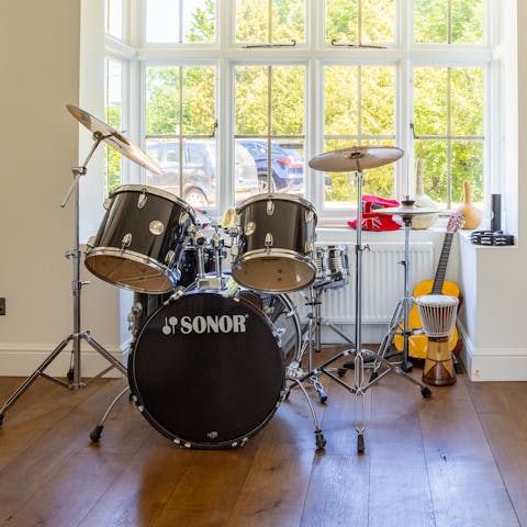 Channel Meg White on the drum kit