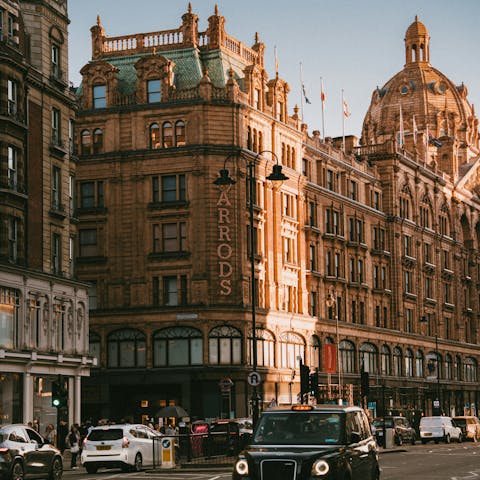 Stroll to the iconic Harrods in just twenty minutes