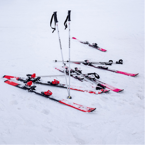 Head to the ski slopes in minutes – with a ski bus stop just moments away