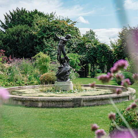Make jogs around nearby Regent's Park the new routine
