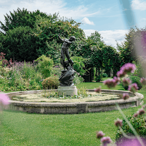 Make jogs around nearby Regent's Park the new routine