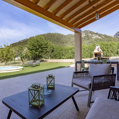 Organise delicious alfresco feasts and barbecues with stunning views of the surrounding mountains