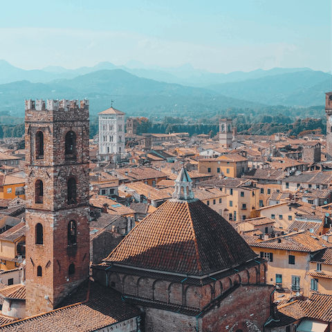 Reach the medieval city of Lucca in forty minutes by car
