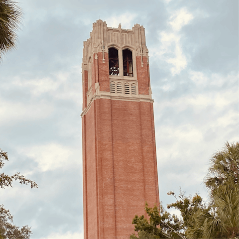 Reach the University of Florida in five minutes by car and twenty five minutes on foot