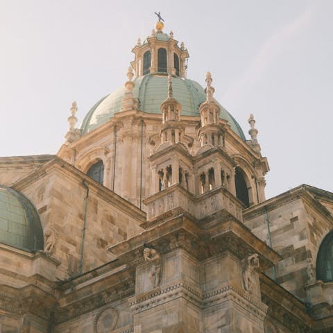 Discover the beautiful Duomo di Como – a five-minute walk away