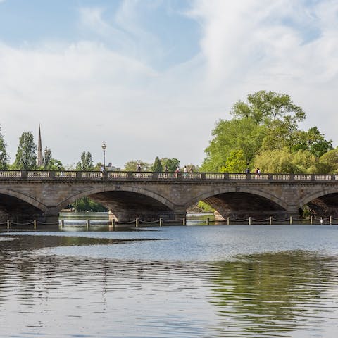 Take a serene stroll down the River Thames