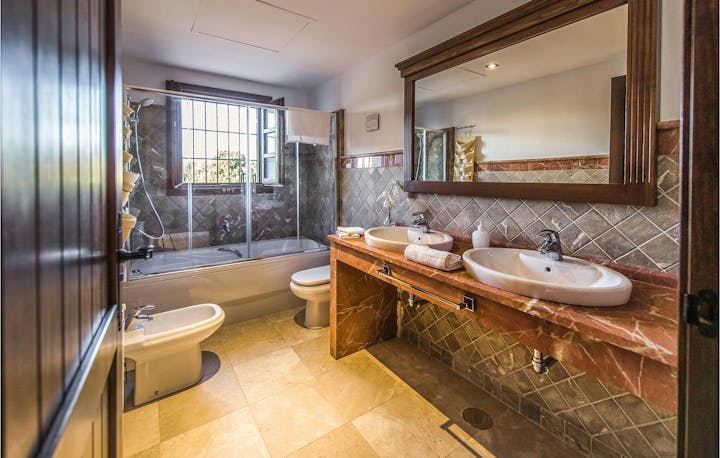 Bathroom photo