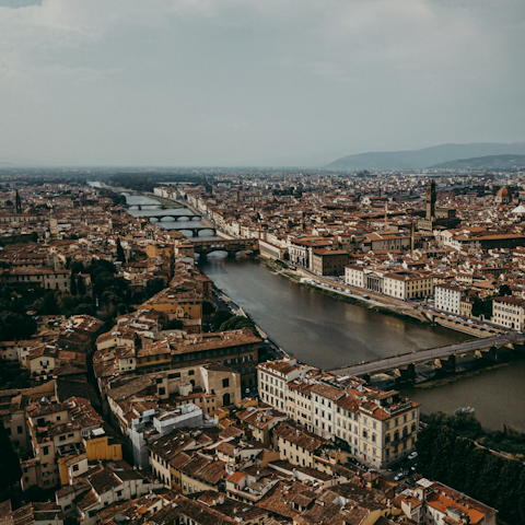 Discover the highlights of the Tuscan capital from your central location