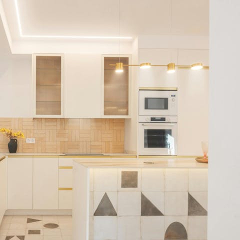 Cook some typically Spanish cuisine in the kitchen