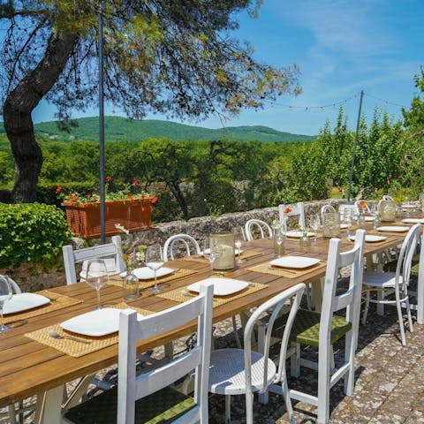 Dine alfresco – your host provides a private chef