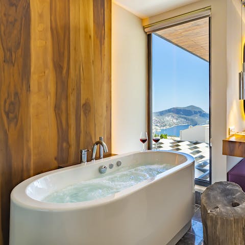 Take some time to yourself to relax and unwind in this luxurious bath with epic views