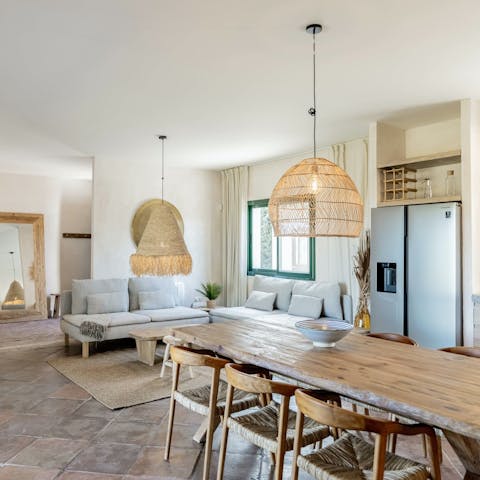 Start the day with breakfast and coffee in the breezy living space