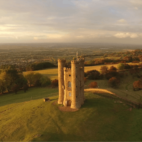 Explore nearby Broadway and the beautiful Cotswolds countryside