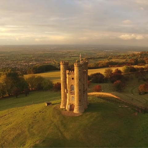 Explore nearby Broadway and the beautiful Cotswolds countryside