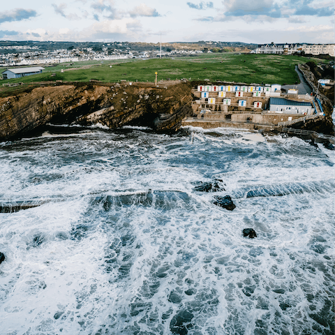 Make the most of your setting at the heart of Bude – Summerleaze Beach is a five-minute walk