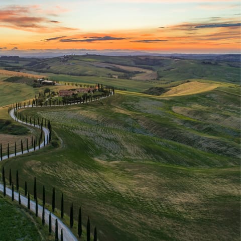Explore the rolling Tuscan countryside from your spot in Fratticciola – a fifteen-minute drive from Cortona