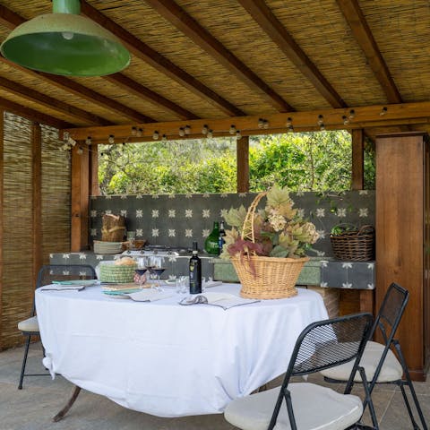 Enjoy an alfresco moment in the shaded outdoor dining area