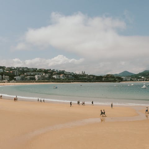Walk to the beach in moments