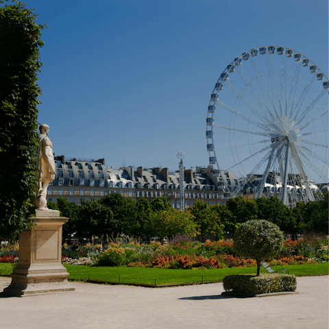 Make a peaceful pitstop in the nearby Jardin des Tuileries