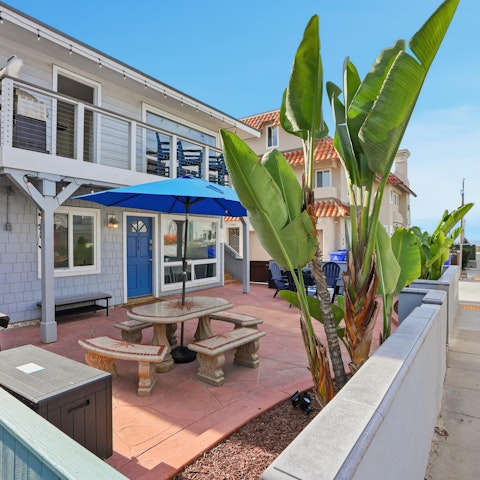 Enjoy delicious meals alfresco and drinks around the fire pit in your private patio