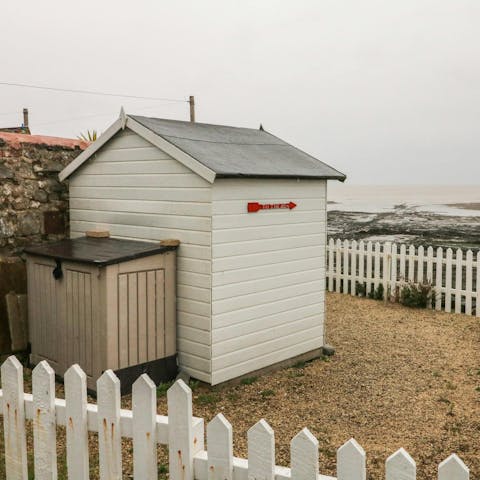 Pad out to the beach from the garden