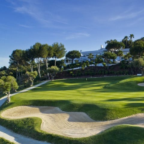 Tee off from the golf course, just one kilometre away