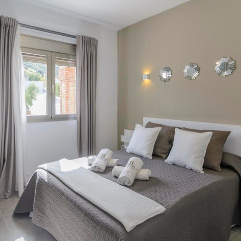 Wake up in the comfortable bedrooms feeling rested and ready for another day of fun in the sun