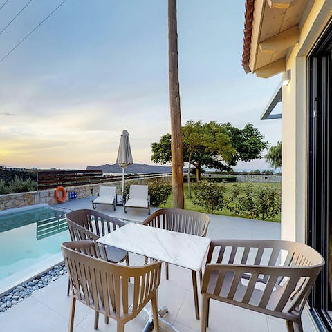 Enjoy alfresco meals by the casual seating area