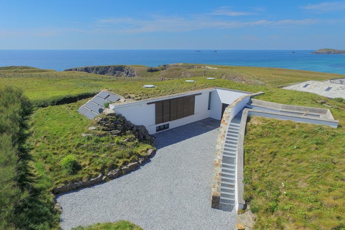 Clifftop Hideaway