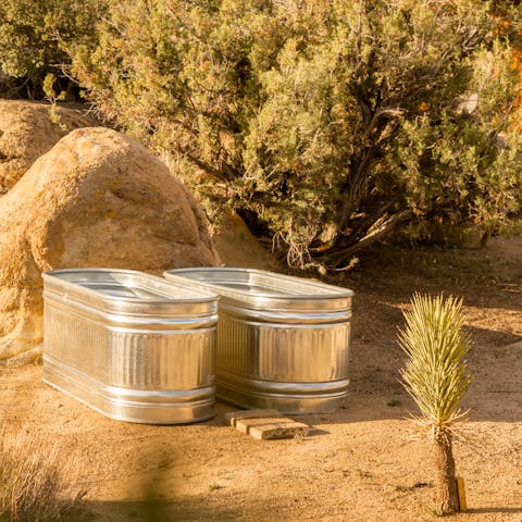 Feel embraced by the natural elements while soaking in the tub