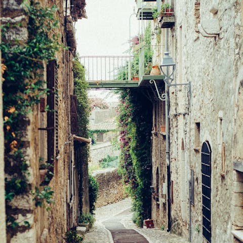 Make the most of your location in the main square of Città della Pieve