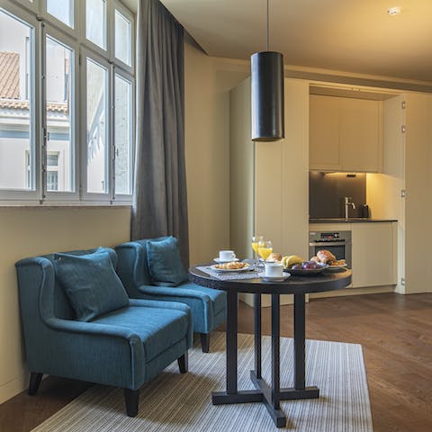 Prepare breakfasts and light bites in the well-equipped kitchenette