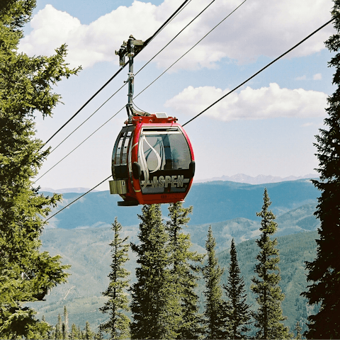 Walk to the nearby Aspen gondola and hit the slopes