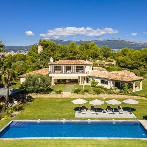 Unwind in complete peace, surrounded by mountain views