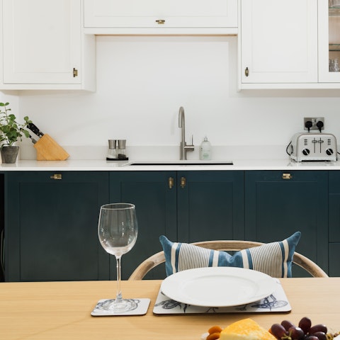 Feed the troops using the well-equipped kitchen