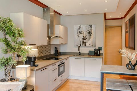 Rustle up a full English breakfast in the kitchen before a day of sightseeing