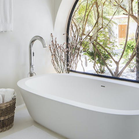 Soak away your worries in the chic free-standing bath tub