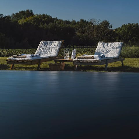 Raise a chilled glass of Bordeaux Blanc to a relaxing stay