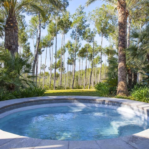 Savour long sunset soaks in the private Jacuzzi