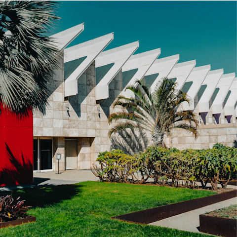 Stay within walking distance of LACMA