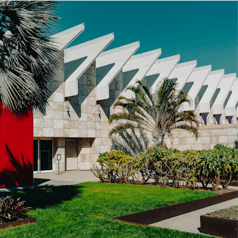 Stay within walking distance of LACMA