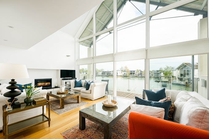 Cotswolds Waterside Escape