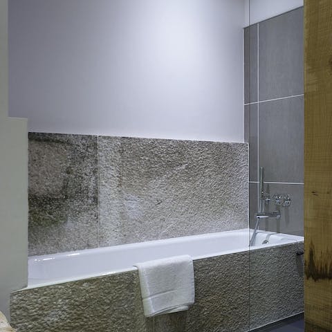 Unwind in the bathtub after a day of mountain sports activities